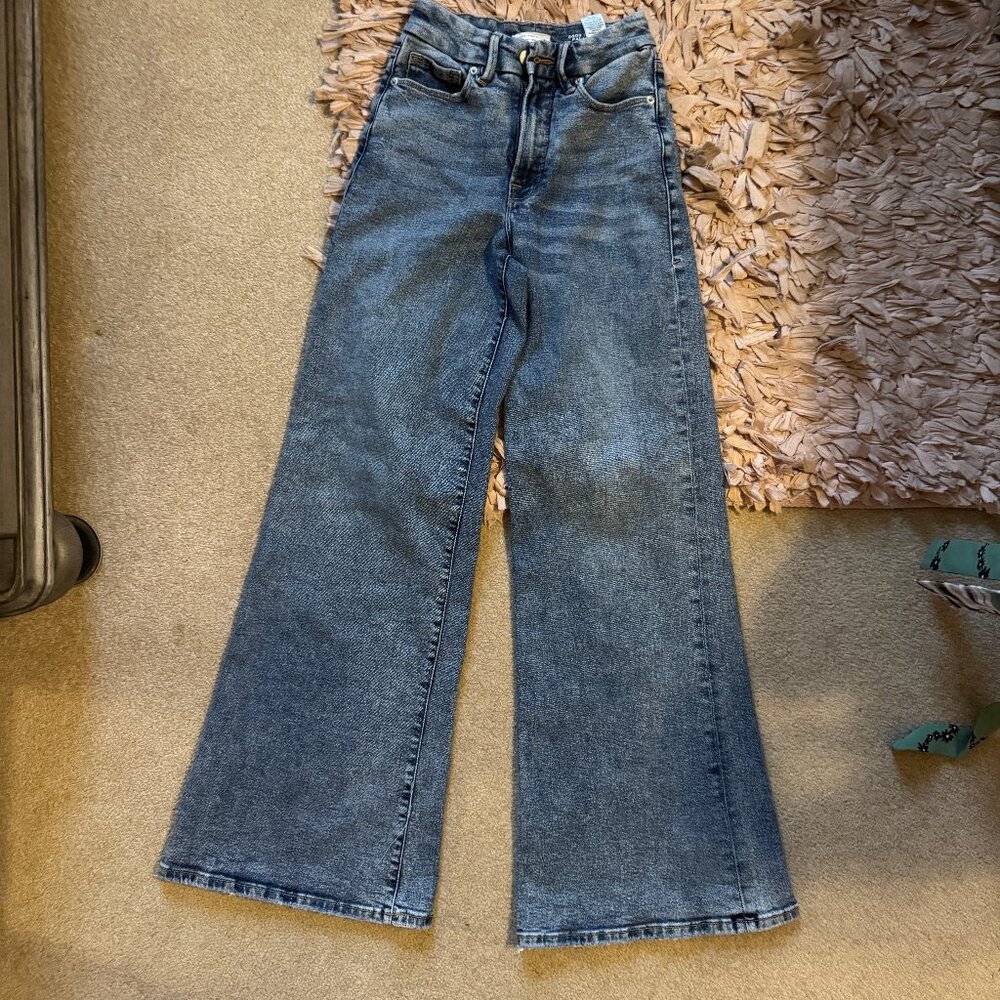 Good American Wide Leg Flare Jeans - Washed Blue Denim